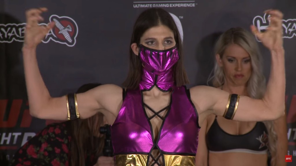 invicta_fc_16_cosplay_weighin3